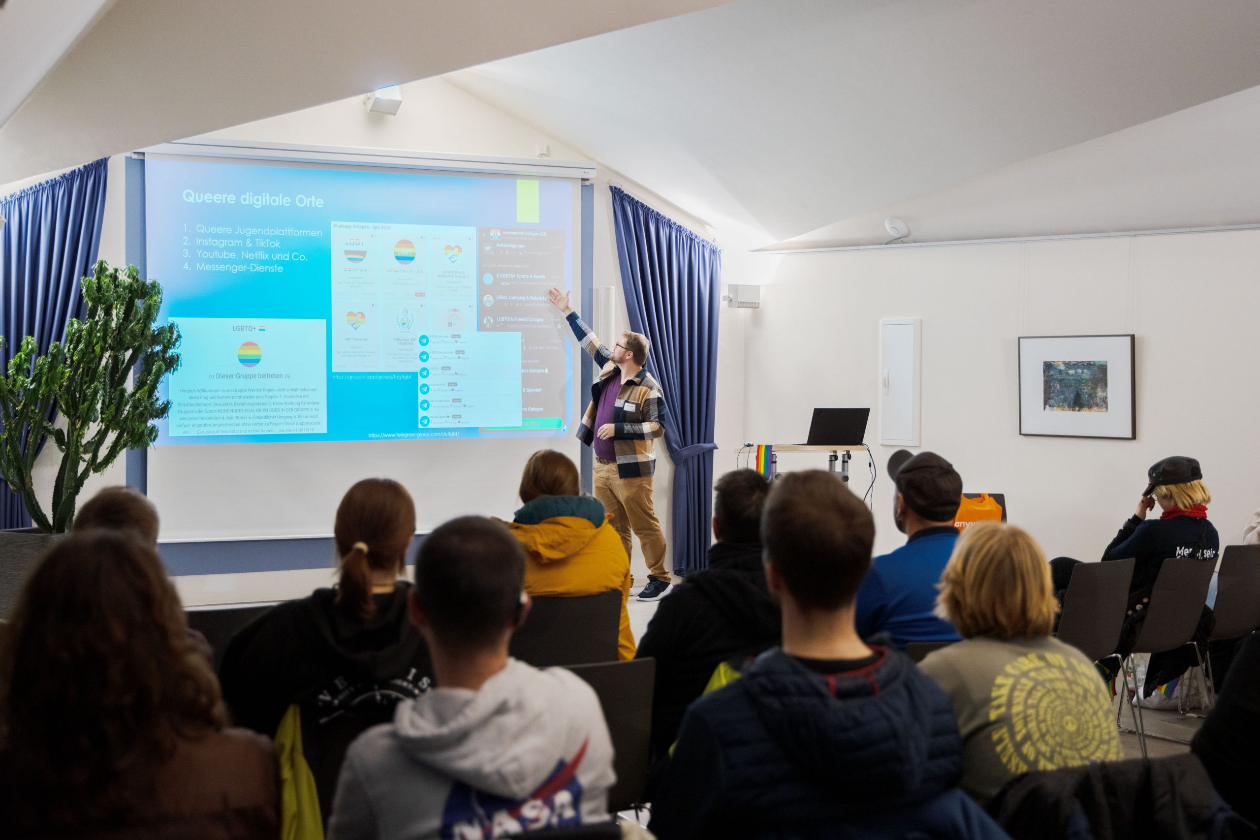 Material / Downloads icon